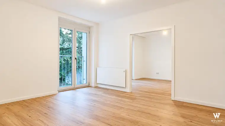 Erstbezug nach Renovierung: Helle 2-Zimmer-Wohnung mit bodentiefen Fenstern &amp; begrünter Innenhof