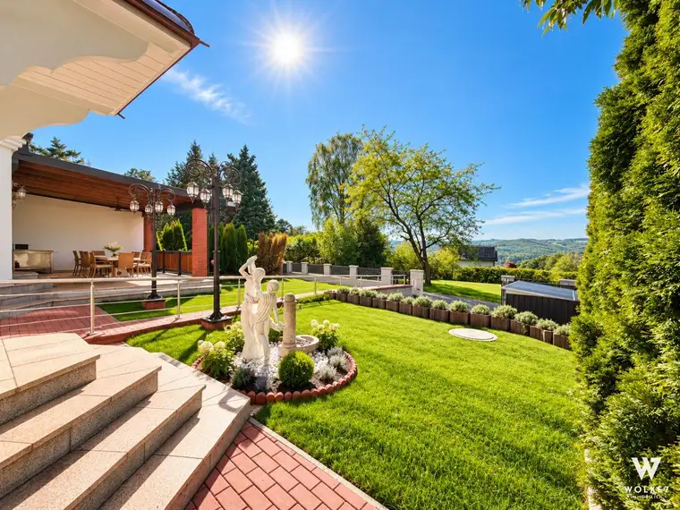 Ein Juwel für Liebhaber | Aufwendig kernsanierte Villa im Wienerwald | Jugendstilcharakter | 228 m² WNF | Lift &amp; Whirlpool