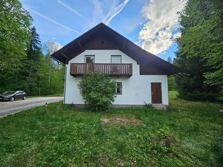 Häuschen am Waldrand
