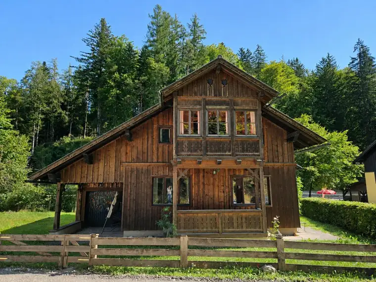 Ausseer Haus mit Zirbenstube und traditioneller Veranda