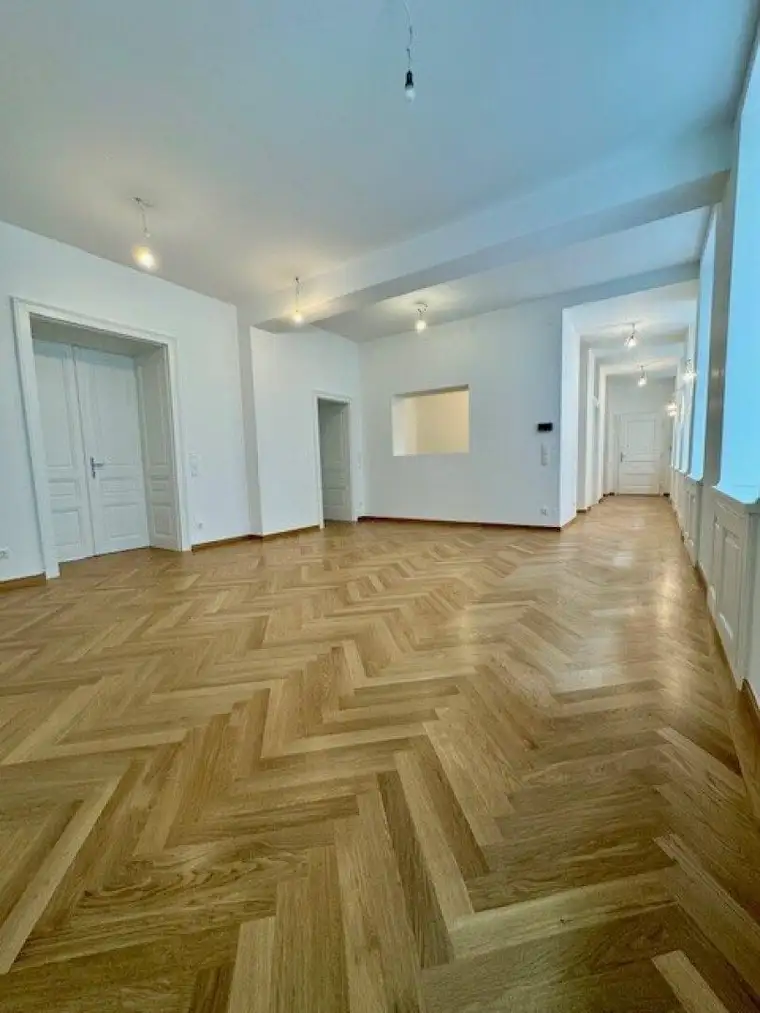 *ERSTBEZUG nach Komplettsanierung* neu sanierte, lichtdurchflutete Stilaltbauwohnung nächst Belvedere und Theresianum!