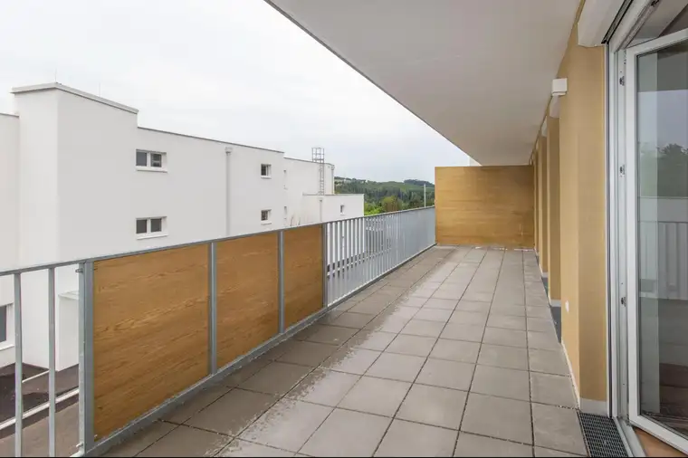 ERSTBEZUG: helle südwestseitige Wohnung mit großen Freiraum 