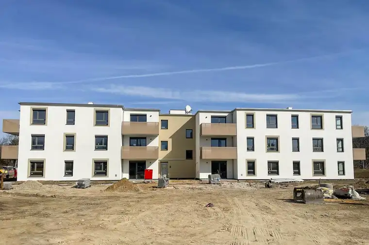 ERSTBEZUG: Hochwertige Wohnung mit Balkon
