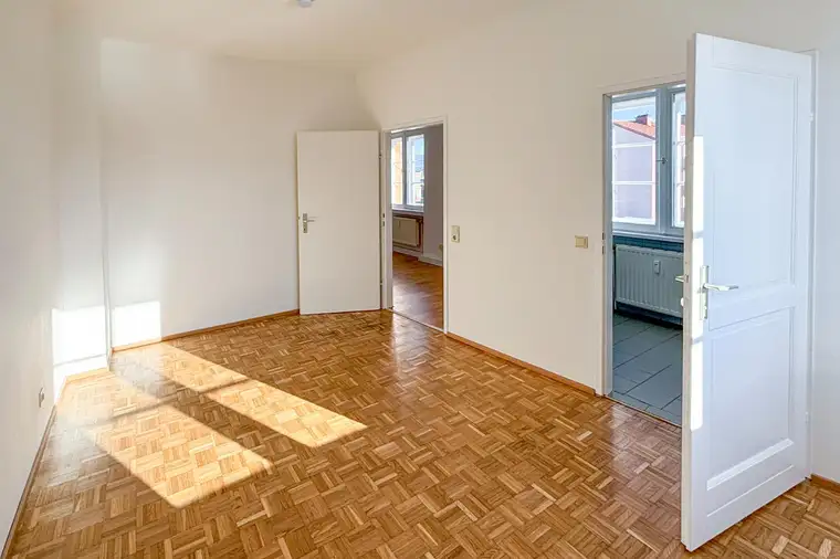 Helle, neu sanierte 2-Zimmer-Wohnung