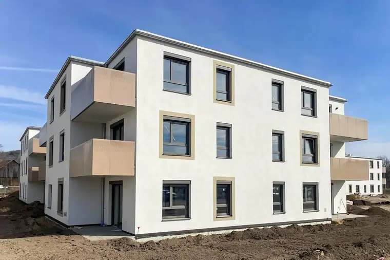 Südwestseitige Erstbezugswohnung mit großen Garten