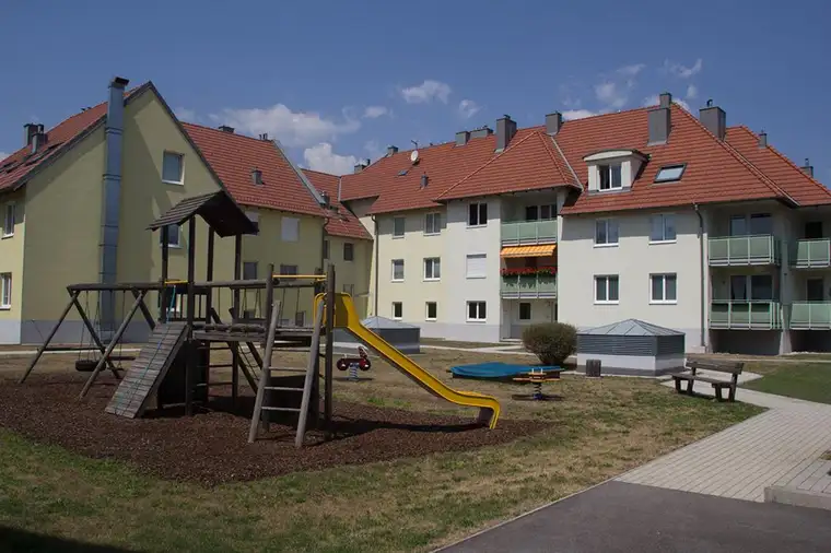 Große helle Mietwohnung - unbefristet