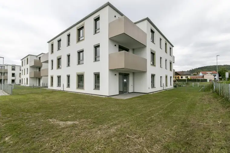 Sonnige Erstbezugswohnung mit großen Garten