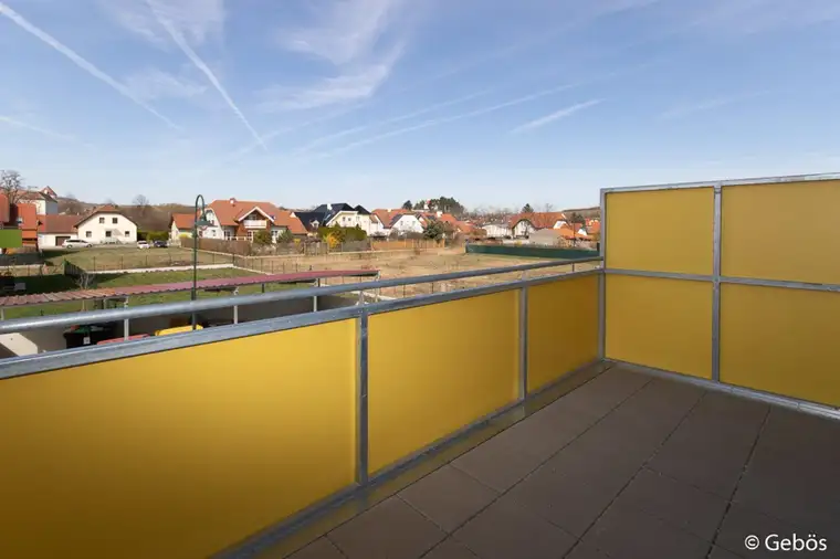 JUNGES WOHNEN: Helle Starterwohnung mit Ausblick