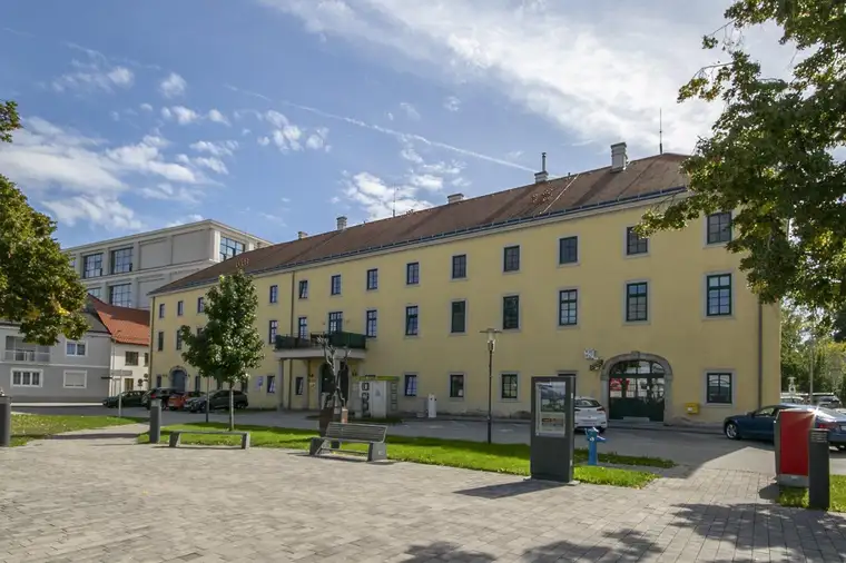 Hofseitige, großzügige Wohnung im Zentrum