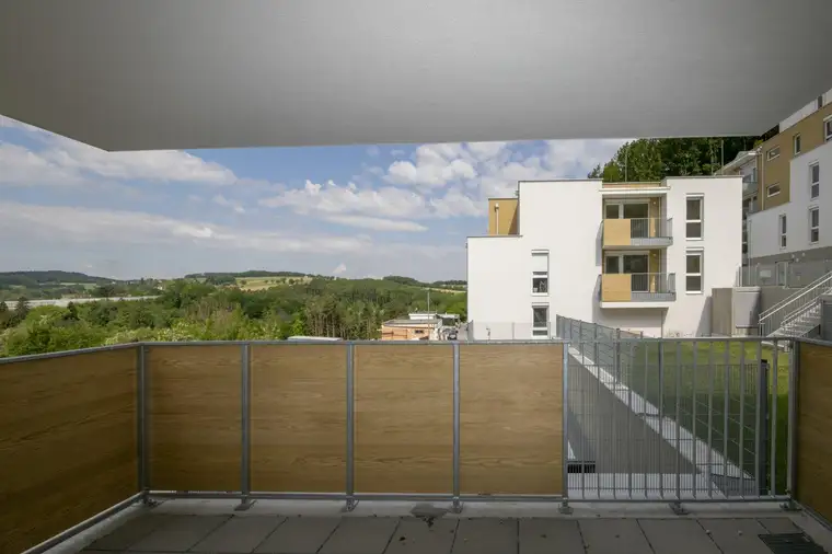 ERSTBEZUG: Grünruhelage * große Freifläche * Garagenabstellplatz