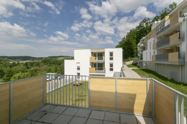 ERSTBEZUG: moderne Wohnung mit großem Balkon