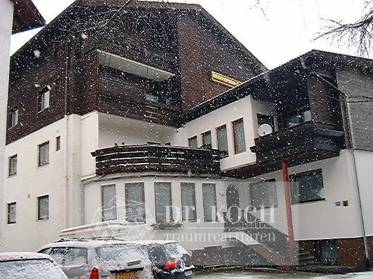 SCHNÄPPCHEN ,BIETERVERFAHREN 2-Zimmerappartement mit drunterliegendem32 qm Lager mit Tageslicht