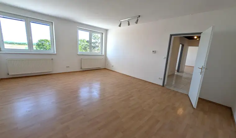 Sonnige 3 Zimmerwohnung mit zentralem Vorraum