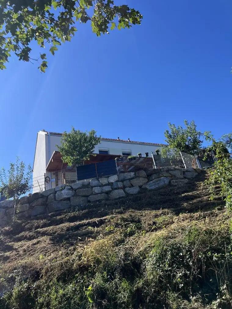 Moderne Wohnoase in Top-Lage: Doppelhaushälfte mit Panoramablick, Garten, Terrasse, 2 Stellplätzen &amp; 2 Außen- Abstellräume!