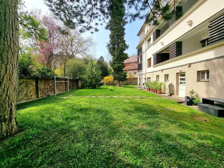 ROSEGGERSTRASSE - Charmante Altbauwohnung mit Südloggia in zentraler Lage