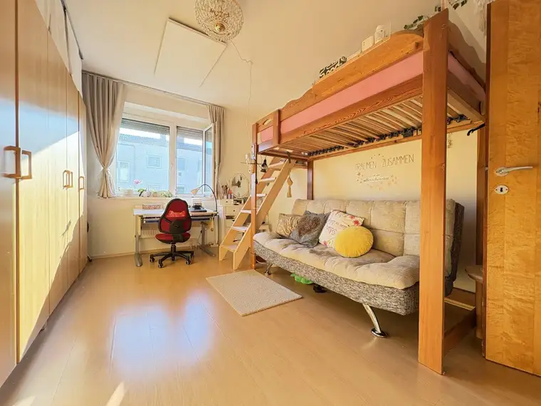Attraktive 4-Zimmer-Eigentumswohnung mit Loggia in Ruhelage zu verkaufen