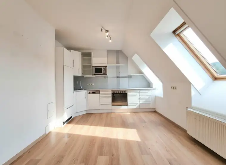 80 m² Wohnfläche + Galerie | 4. OG mit Lift | Bezug nach Vereinbarung