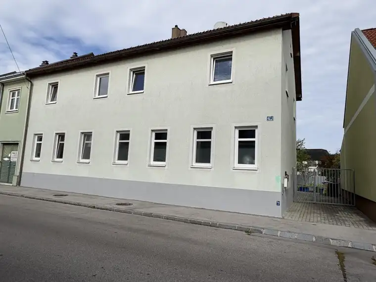 Mehrfamilienhaus mit 3 Wohneinheiten | Garten &amp; Autoabstellplatz | ideale Lage nahe EKZ Traisenpark