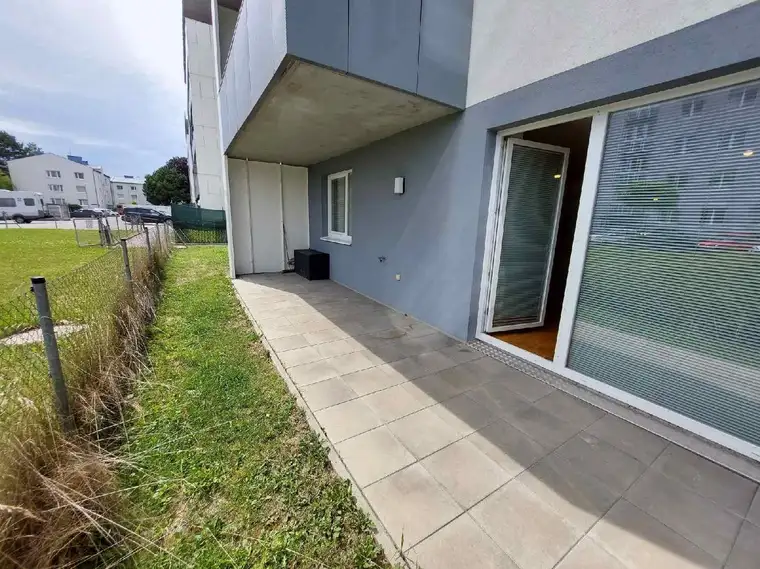 Schöne Gartenwohnung mit 4 Zimmern, Loggia u. Terrasse- in ruhiger Seitengasse nächst Josefstraße
