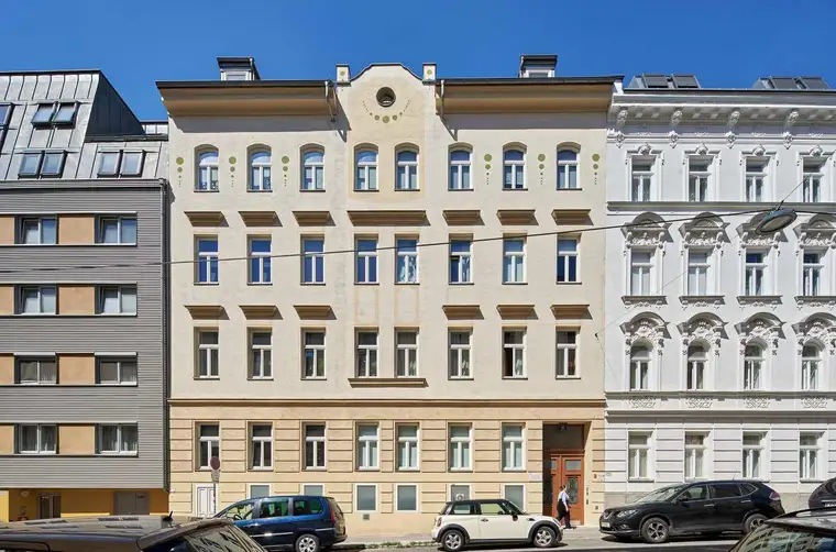 Ruhige EG-Wohnung mit 2 Zimmern + Kabinett – Top Lage bei U3!