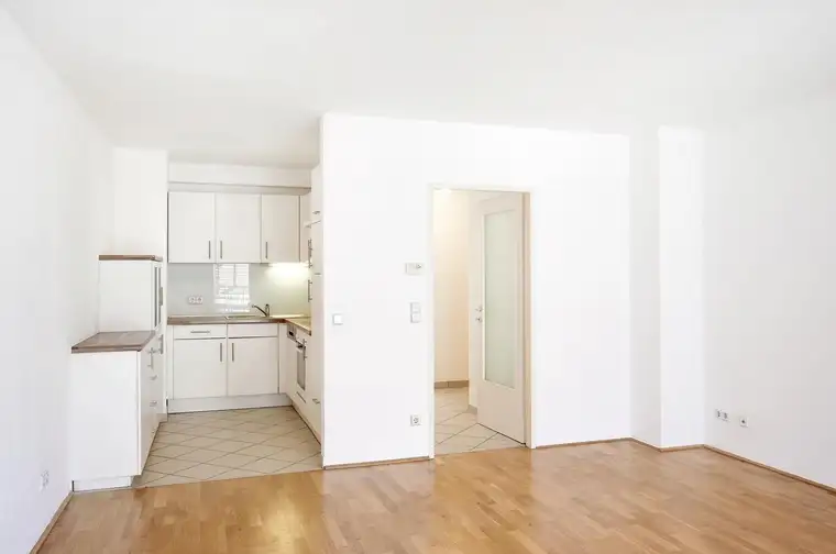 Vivienne Spicak, IMV Immobilienmakler