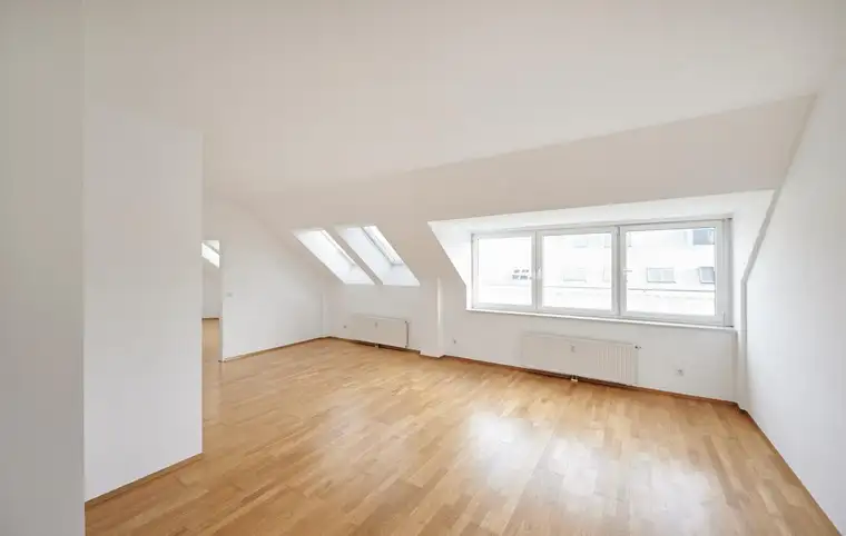 Super geschnittene 2-Zimmer-Wohnung im Dachgeschoss! 