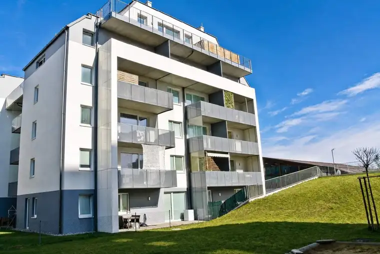 Schöne Loggiawohnung mit 2 Zimmern- in ruhiger Seitengasse nächst Josefstraße