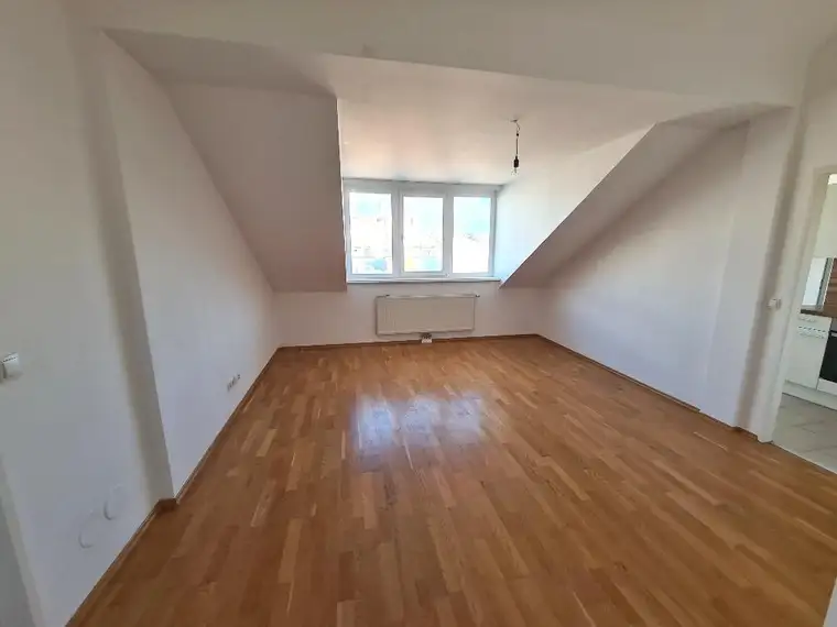 Toll aufgeteilte 2-Zimmer-Wohnung im Dachgeschoss! 
