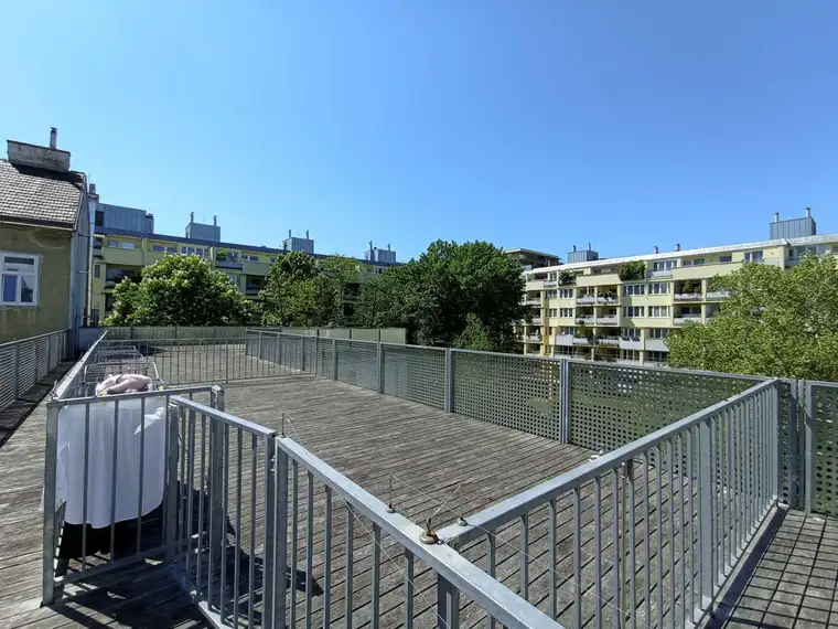 Sonnendeck-Terrasse im Innenhof, traumhafte 2-Zimmer Neubauwohnung
