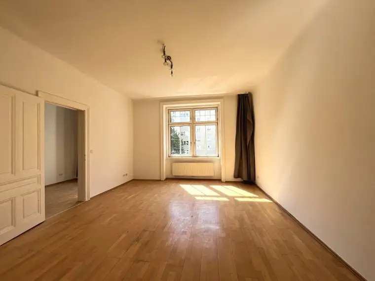 Schöne 2-Zimmer-Altbauwohnung in der Nähe U6 Dresdner Straße!