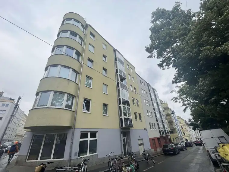 Helle Einraumwohnung in Parknähe!