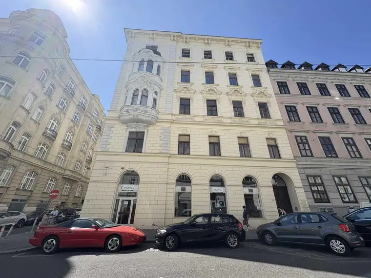 Großzügiges 3 Zimmer Altbaujuwel
Nähe Altes AKH