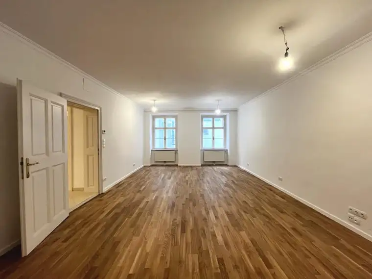 Top aufgeteilte 2-Zimmer-Wohnung im modernen Stilaltbau!