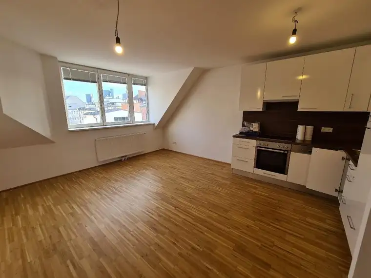 3-Zimmer-Dachgeschoss-Maisonette mit Loggia/Terrasse -nahe zum Bahnhof Meidling!
