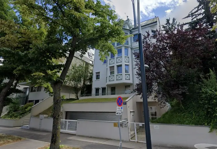 Ruhig gelegene drei Zimmer Wohnung in der oberen Krottenbachstraße 