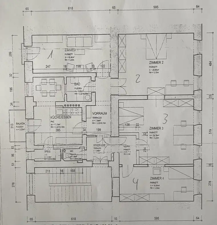 Sehr schöne Altbau-Wohnung mit Balkon u. Wohnküche für 4er WG, Büro oder Familie - 133m²