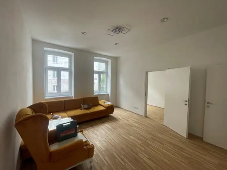 NÄHE SCHMELZ! 2 Zimmer-Altbau, perfekte Starterwohnung!