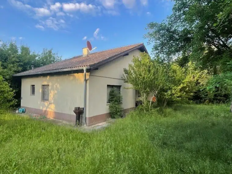 1220 Wien, kleines und ausbaufähiges Haus wartet auf Dich!
