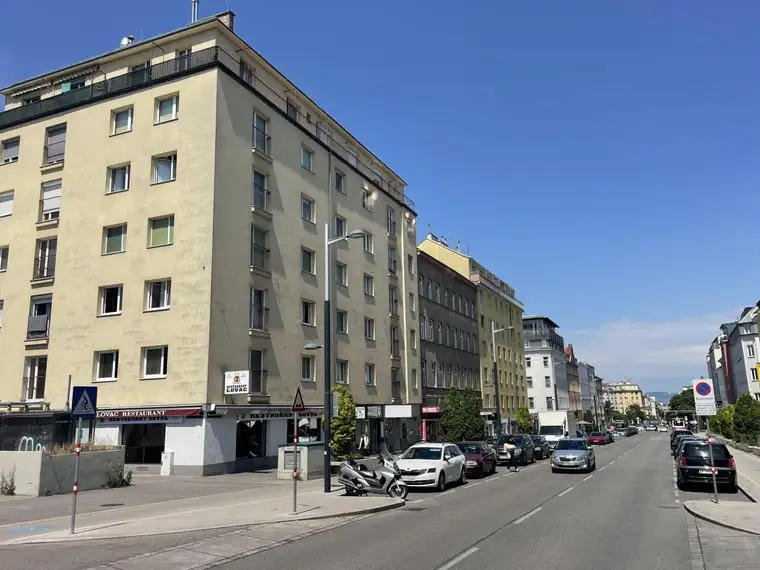 TOP GEPFLEGT! 2 Zimmer mit U-Bahn-Anbindung! AUCH FÜR ANLEGER INTERESSANT!