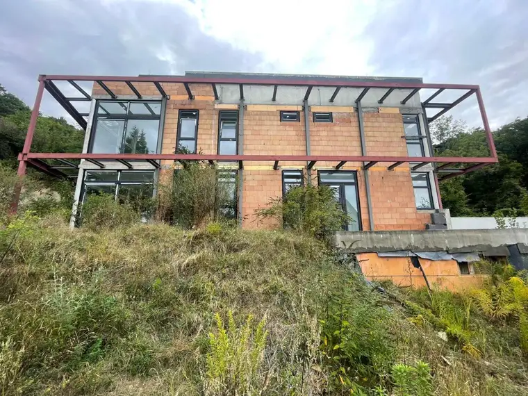 EXKLUSIVE VILLA IN BADEN! Edelrohbau mit Aufzug und Swimmingpool! TRAUMHAFTER FERNBLICK!