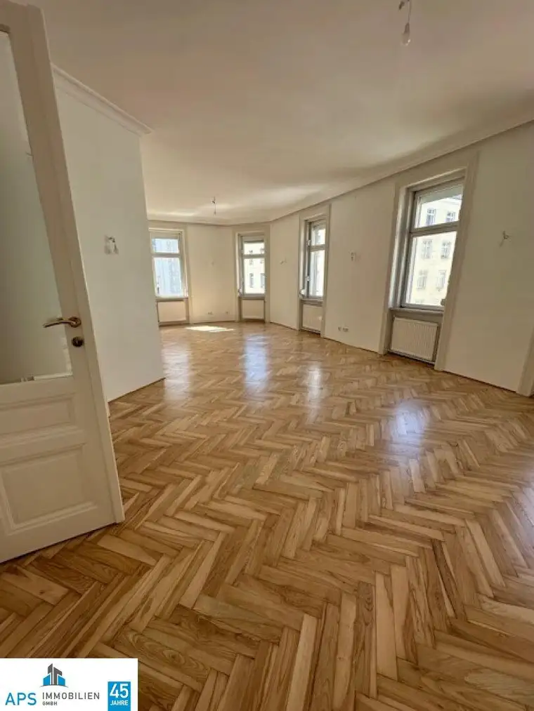 Perfekter Mix aus Wohn- und Arbeitsatmosphäre - 5 Zimmer - 183 m²
