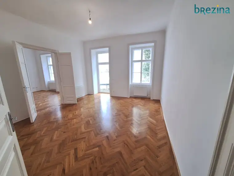 Tolle Familien- oder Paar/WG-Wohnung unbefristet in Altbau an der Nußdorferstrasse/Spitalgasse und in Ruhelage - und mit Balkon