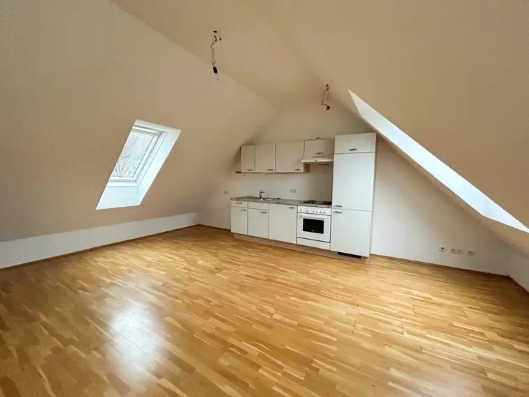 Entzückende Dachgeschosswohnung in Zentrumsnähe!