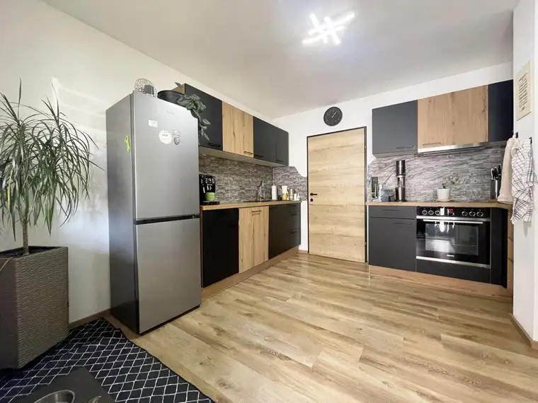 Schön hergerichtete 3-Zimmer-Eigentumswohnung mit Loggia, Garage und Keller in ruhiger Wohnlage von Treffen
