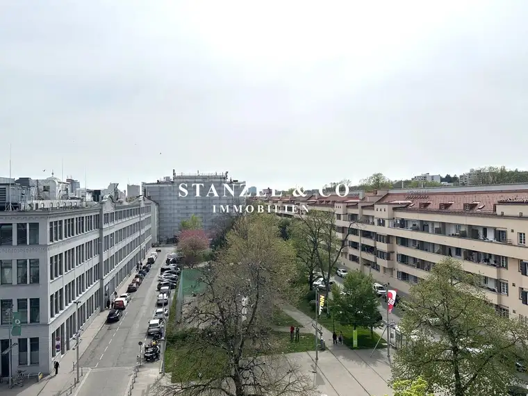 SONNIGES LOFTARTIGES DACHGESCHOSS MIT SCHÖNEM BLICK