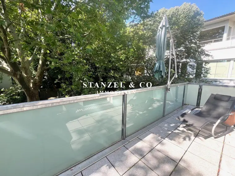 SONNIGES TERRASSENAPARTMENT IN RUHELAGE MIT INDOORPOOL