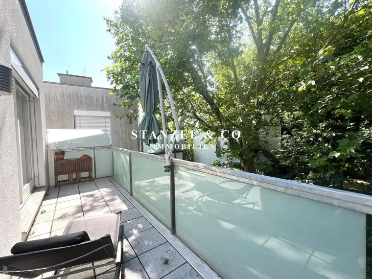 SONNENDURCHFLUTETES TERRASSENAPARTMENT IN GRÜNRUHELAGE