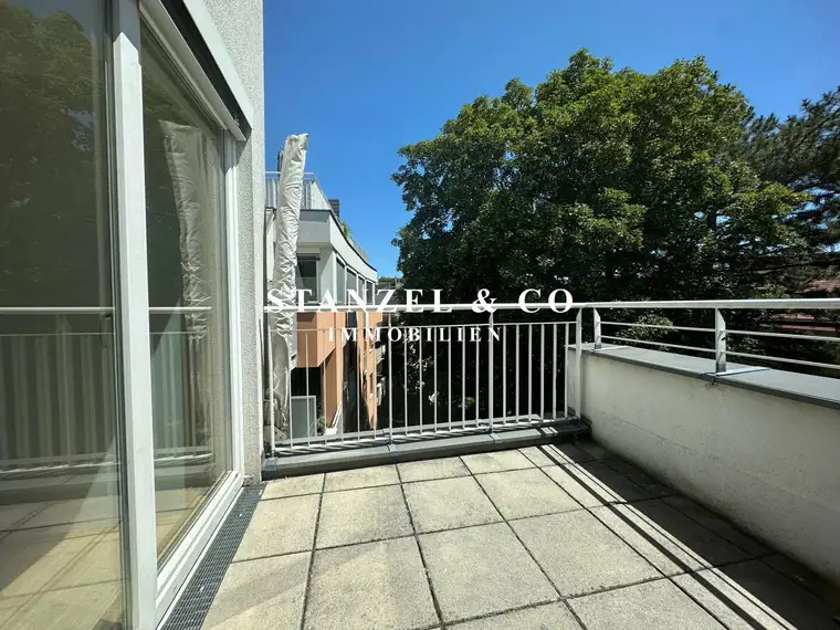 HELLES 4-ZIMMER-APARTMENT MIT TERRASSE IN NUSSDORF