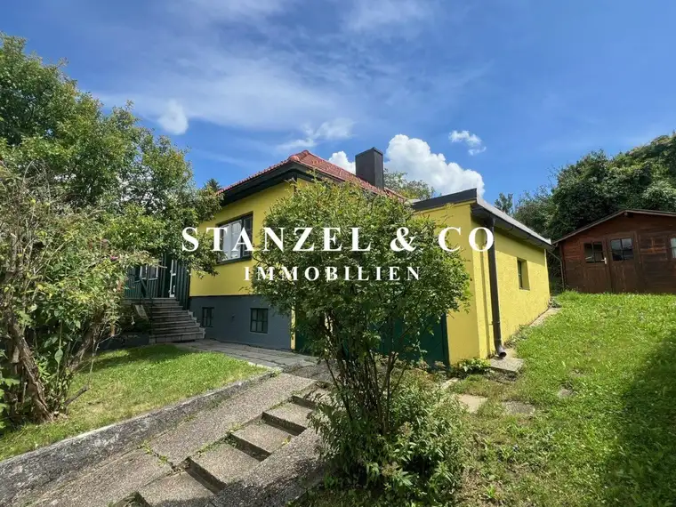 SONNIGER BAUGRUND MIT BUNGALOW IN GRÜN - BESTLAGE