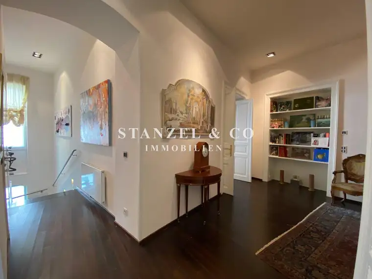 TOLLES ALTBAUAPARTMENT AM KARLSPLATZ